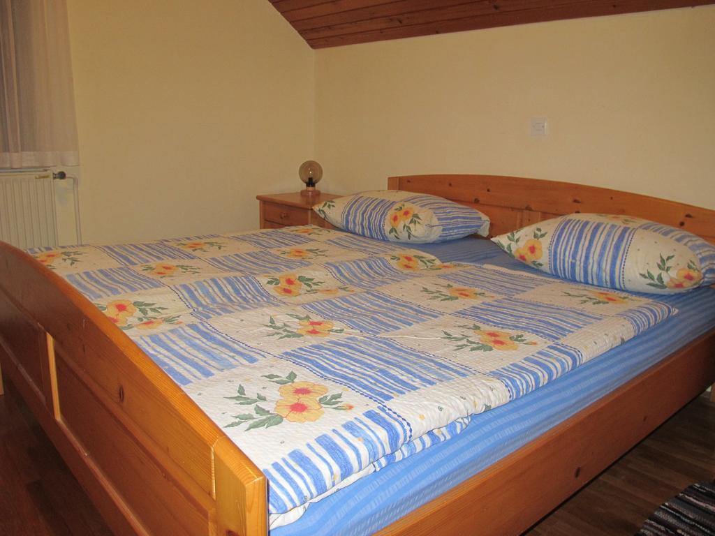 Apartments Zakrasnik Škofja Loka Oda fotoğraf